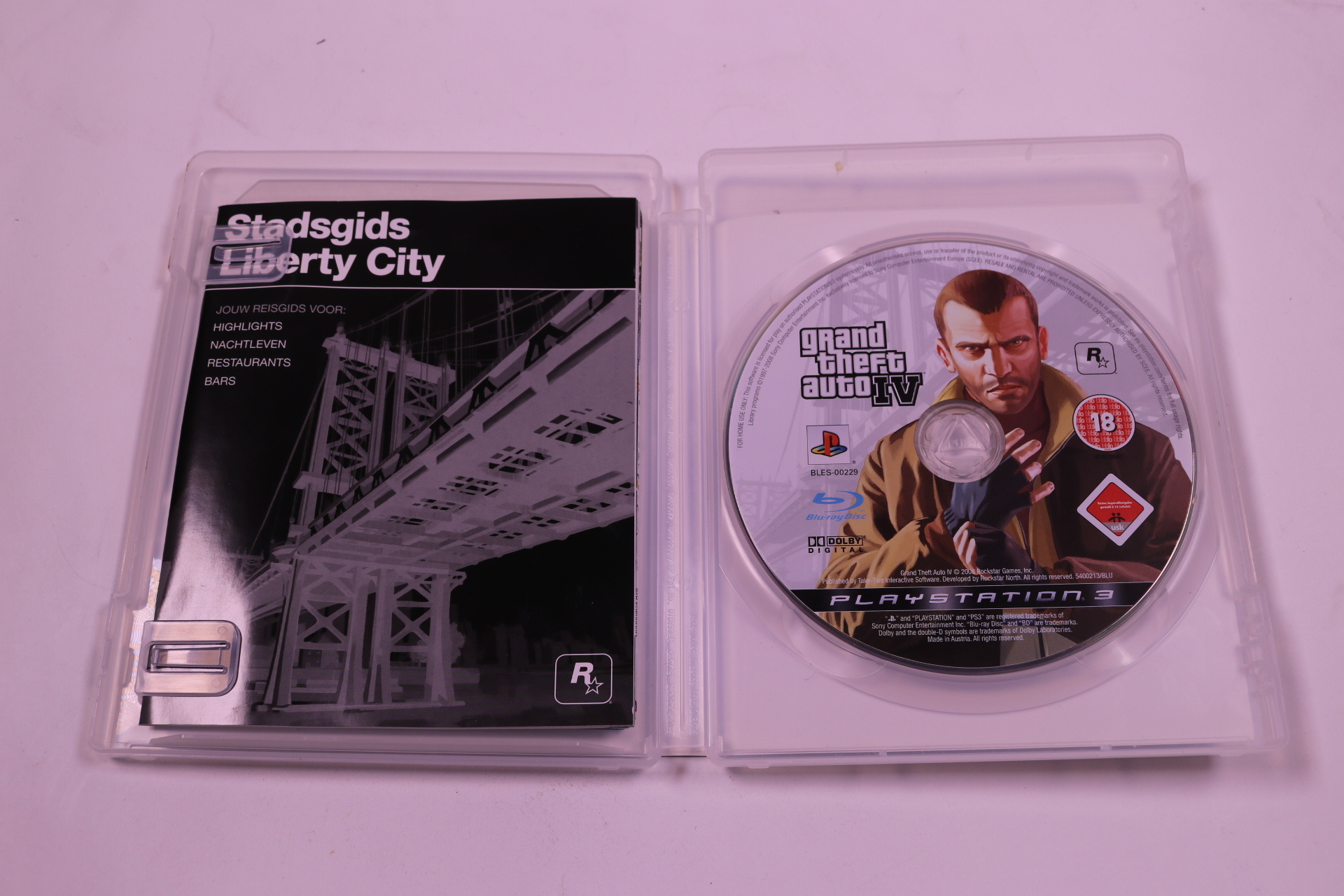 Playstation 3 - Grand Theft Auto IV - Rockstar Games - productfoto 3
