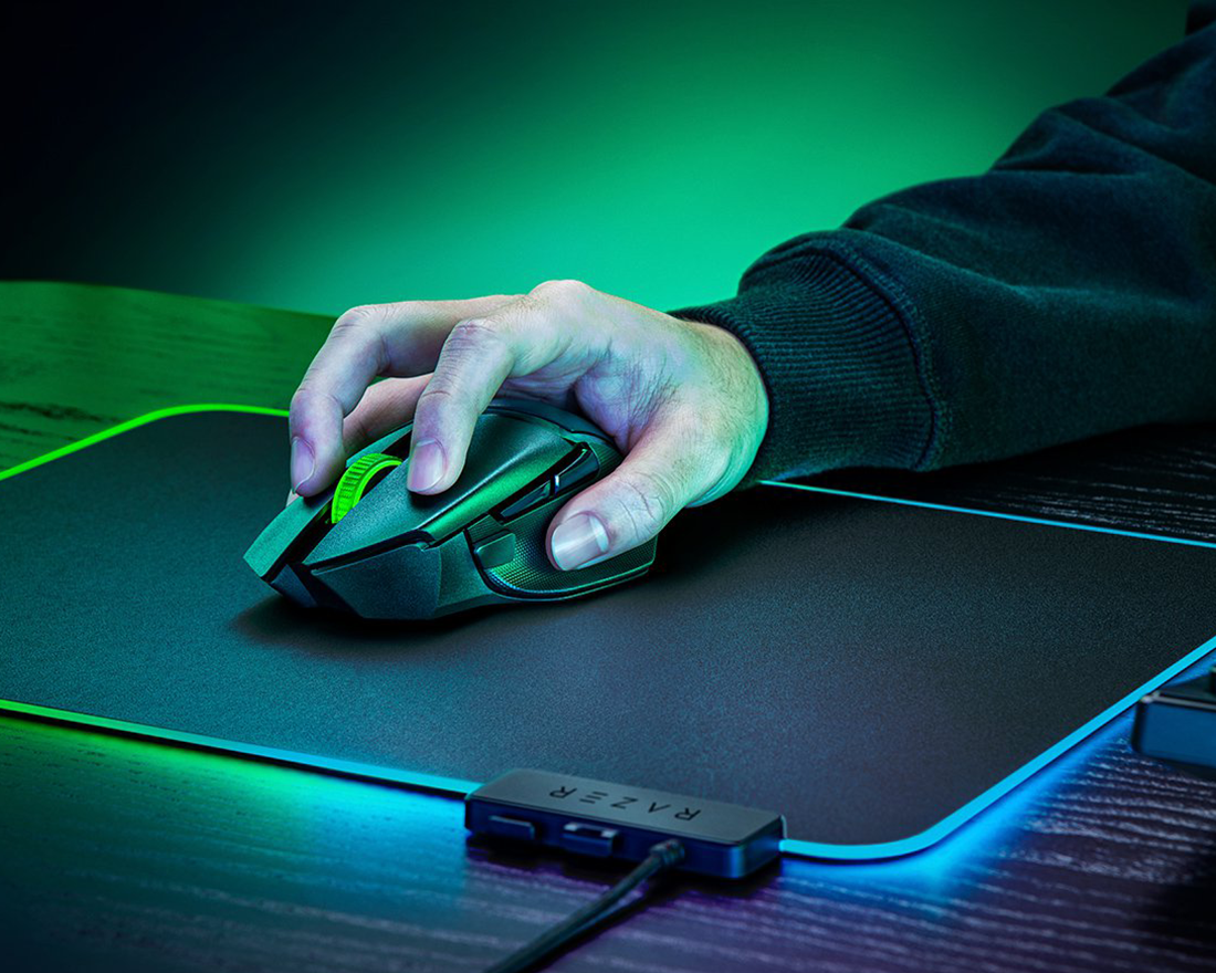 Basilisk V3 X HyperSpeed Draadloze Gaming Muis - Razer - productfoto 2