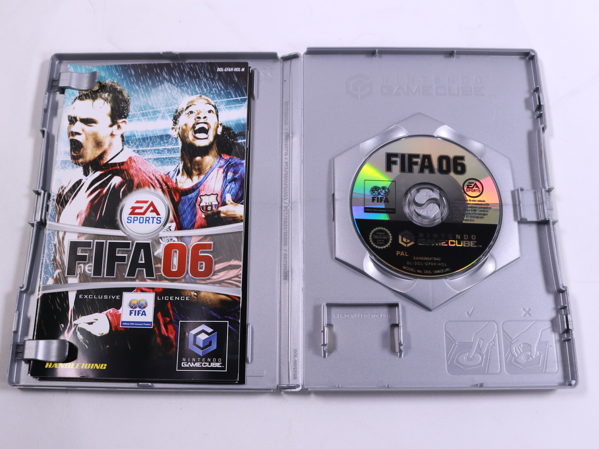 GameCube - FIFA Soccer 06 - EA Sports - productfoto 2