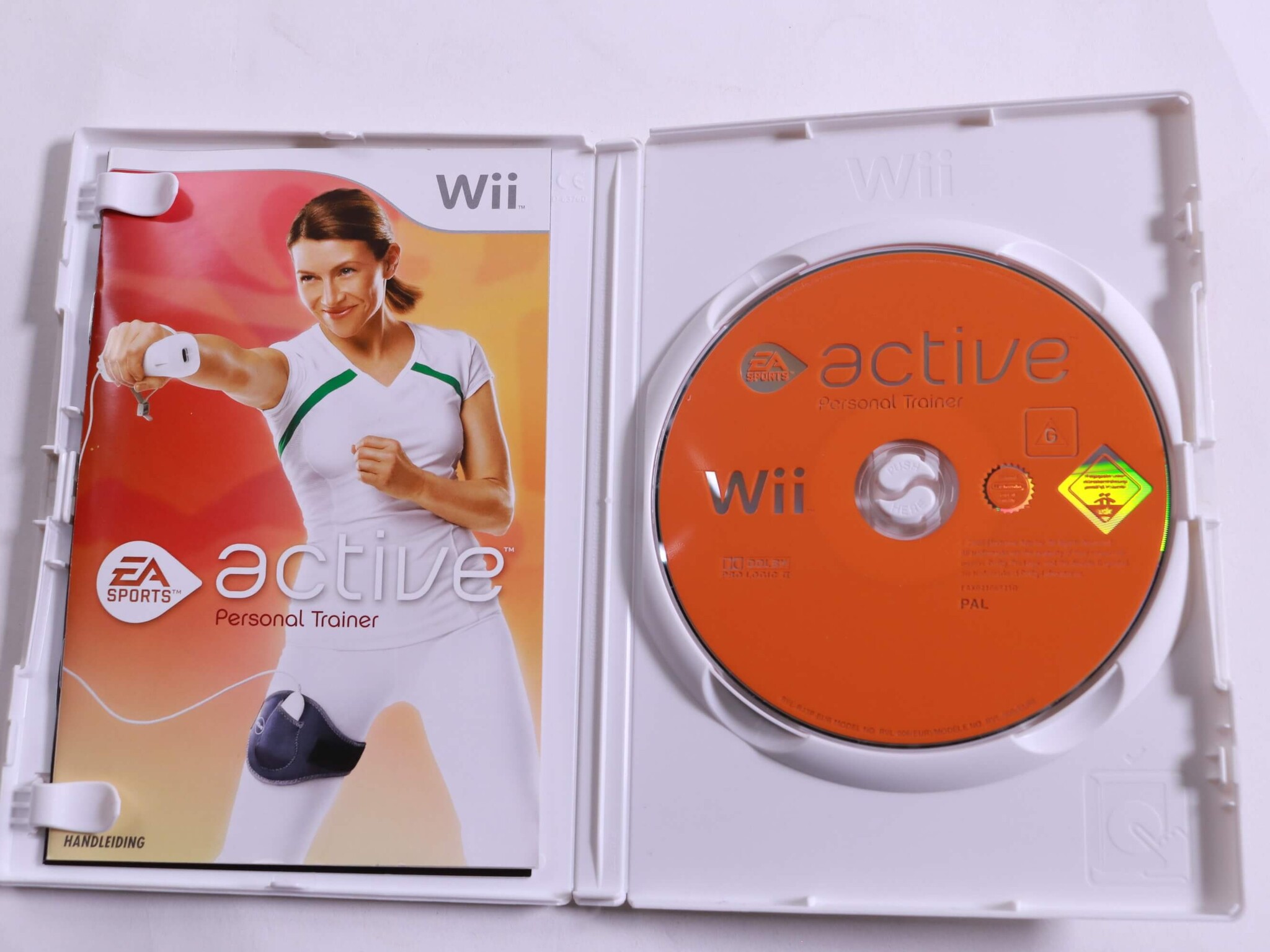 Wii - Active Personal Trainer - EA Sports - productfoto 2