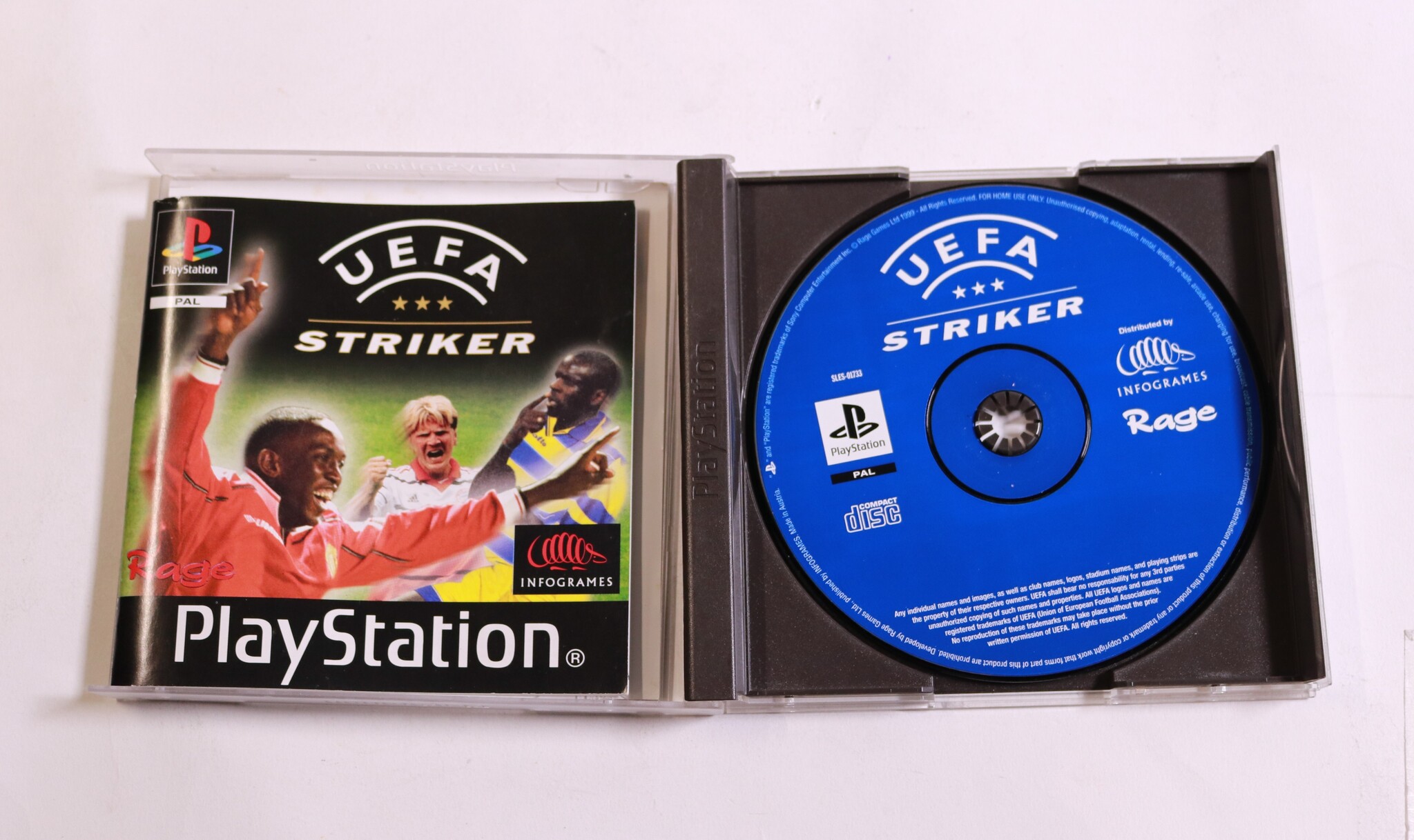 Playstation 1 - UEFA Striker - productfoto 2
