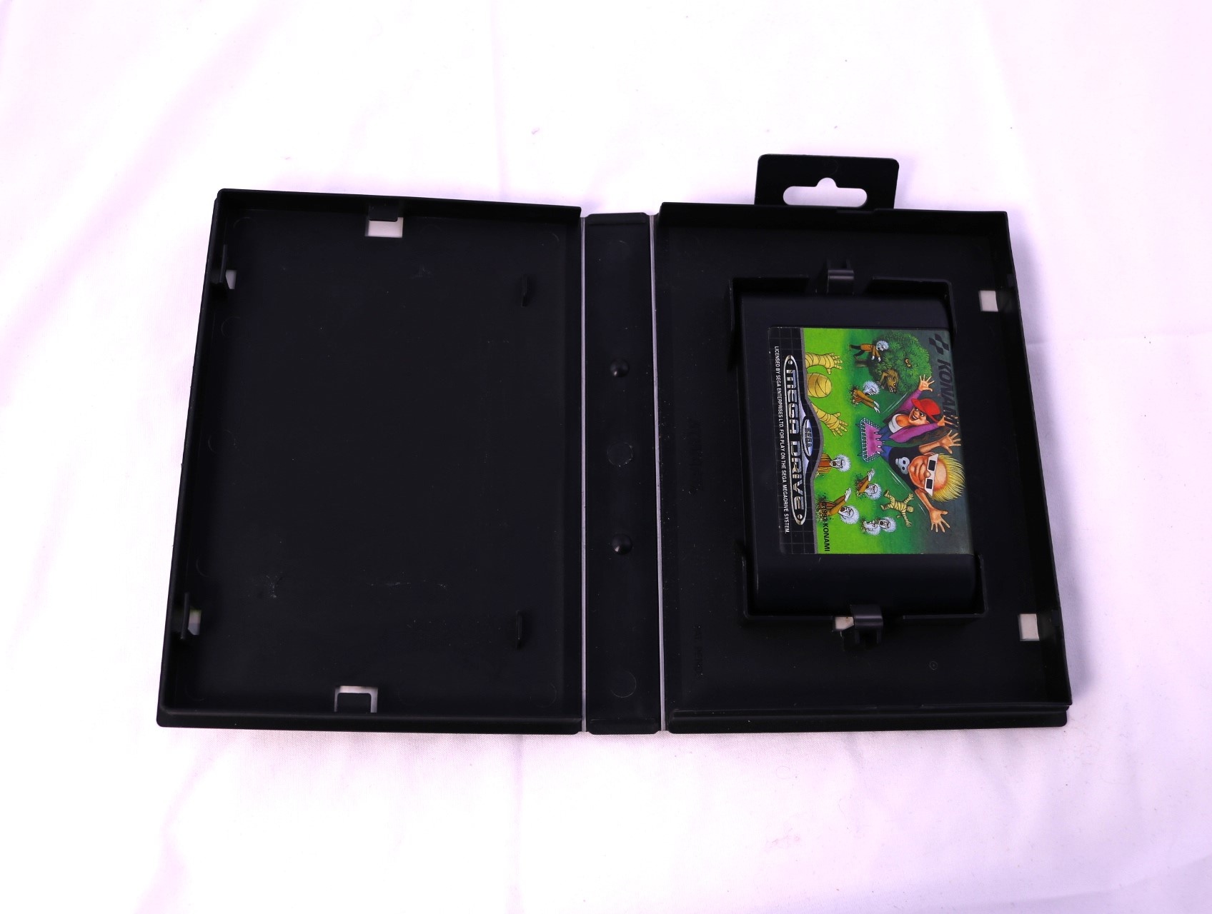 SEGA Mega Drive - Zombies Ate My Neighbors [No Manual] - productfoto 3