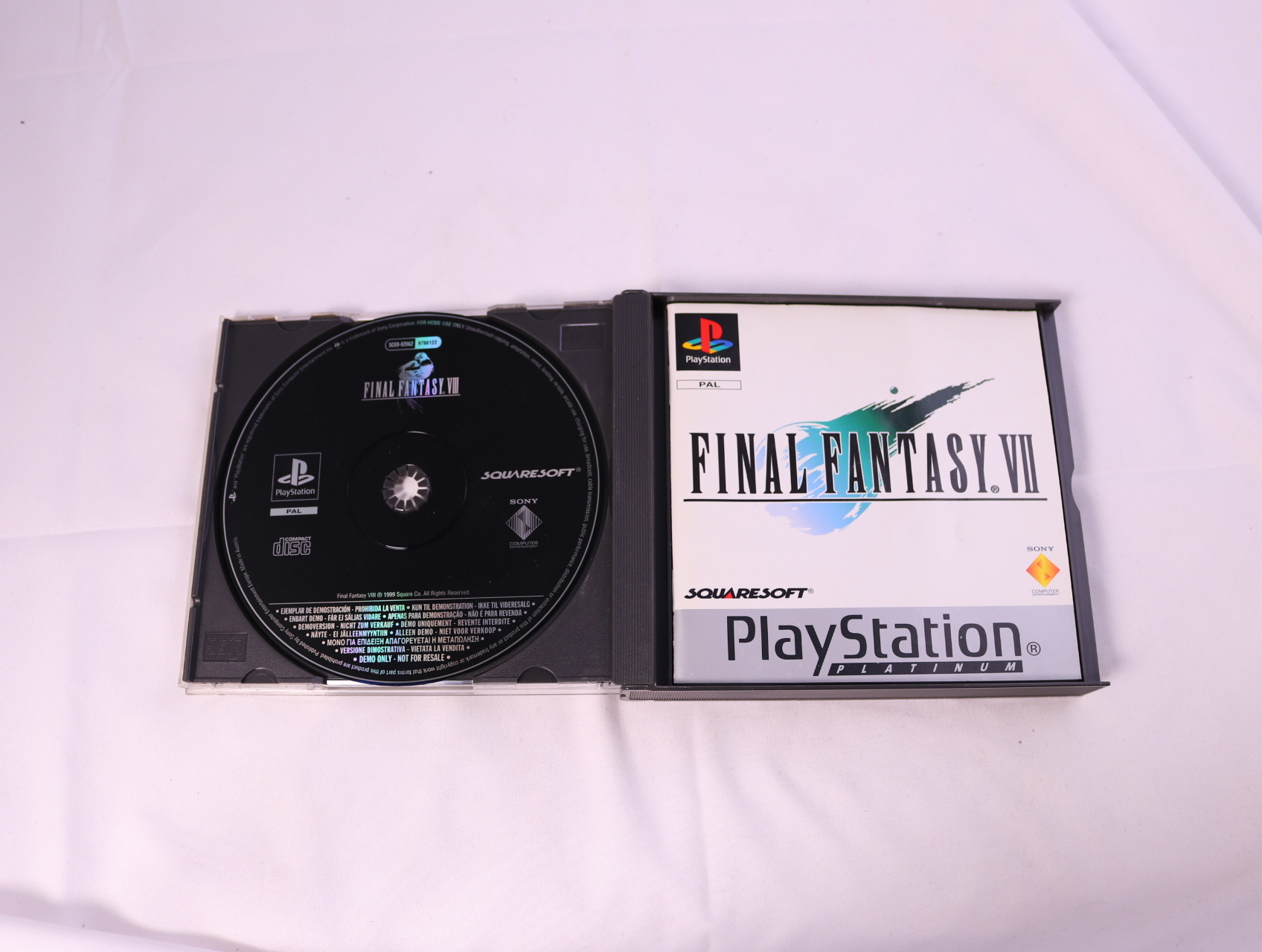 Playstation 1 - Final Fantasy VII [Platinum] - productfoto 3