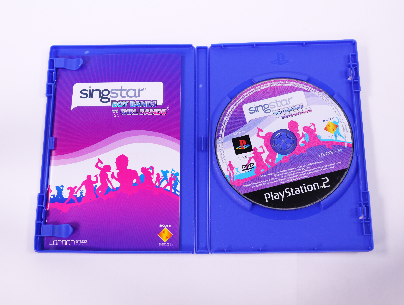PlayStation 2 - SingStar Boy Bands vs Girl Bands - productfoto 3