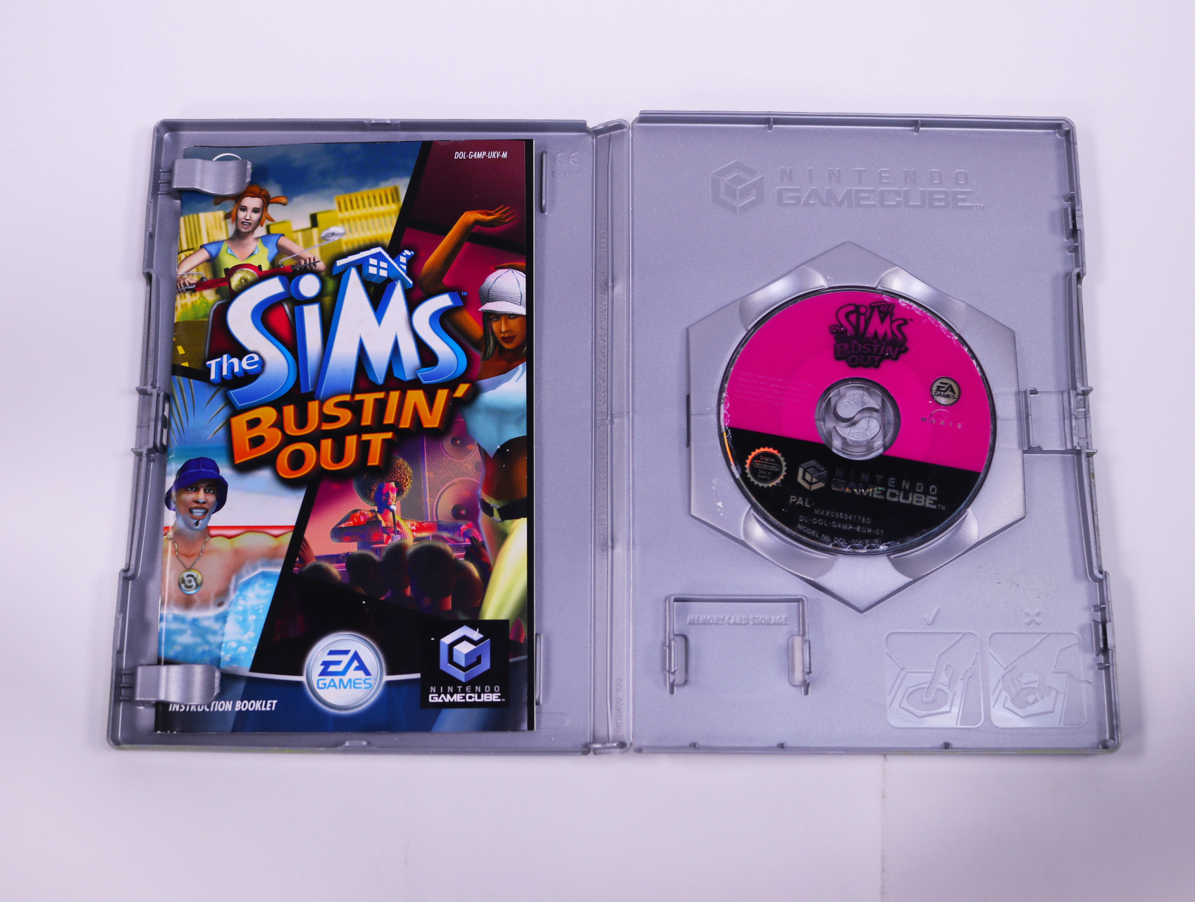 Nintendo GameCube - The Sims: Bustin' Out [Players Choice] - productfoto 3