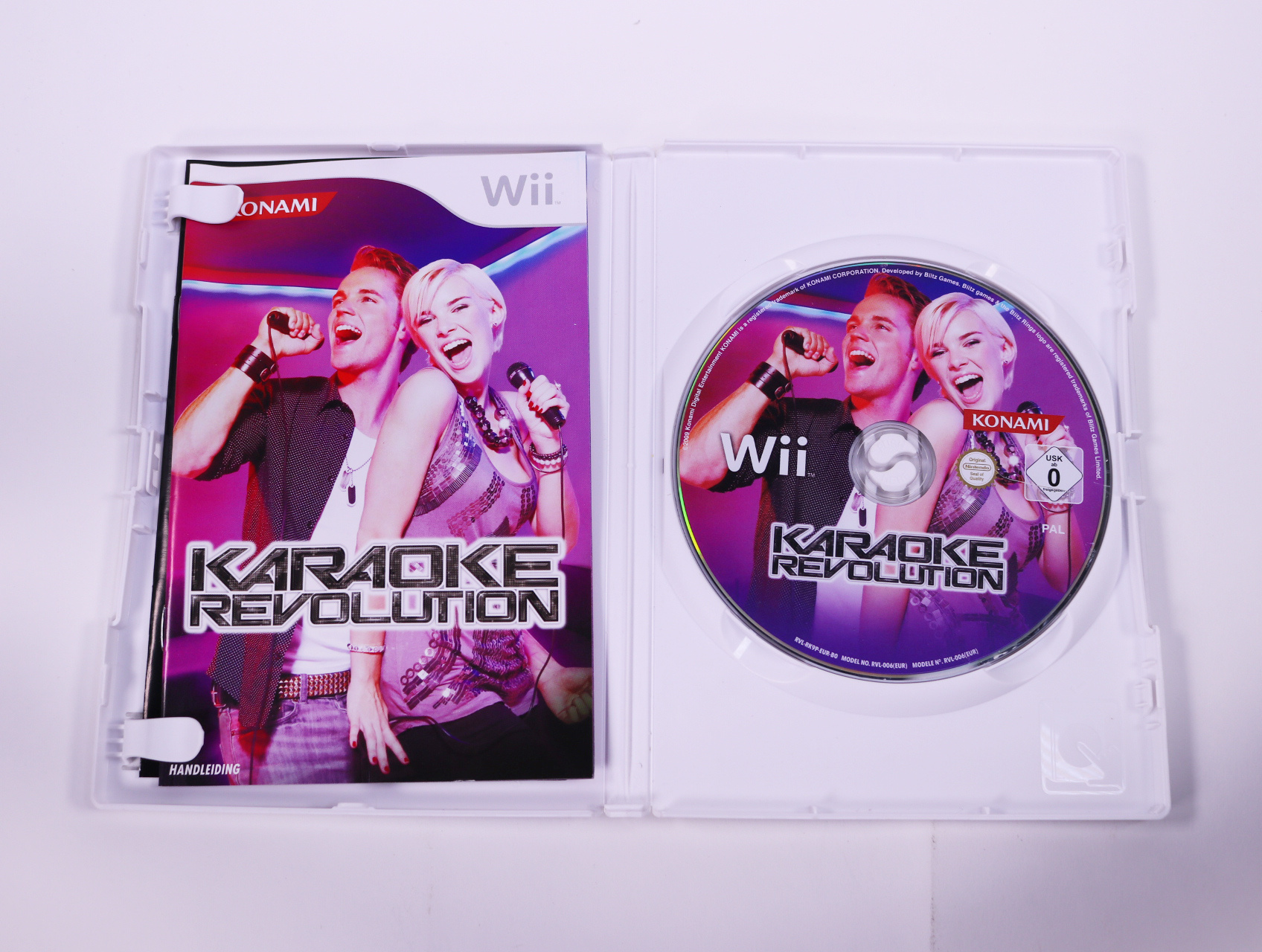 Wii - Karaoke Revolution - productfoto 3