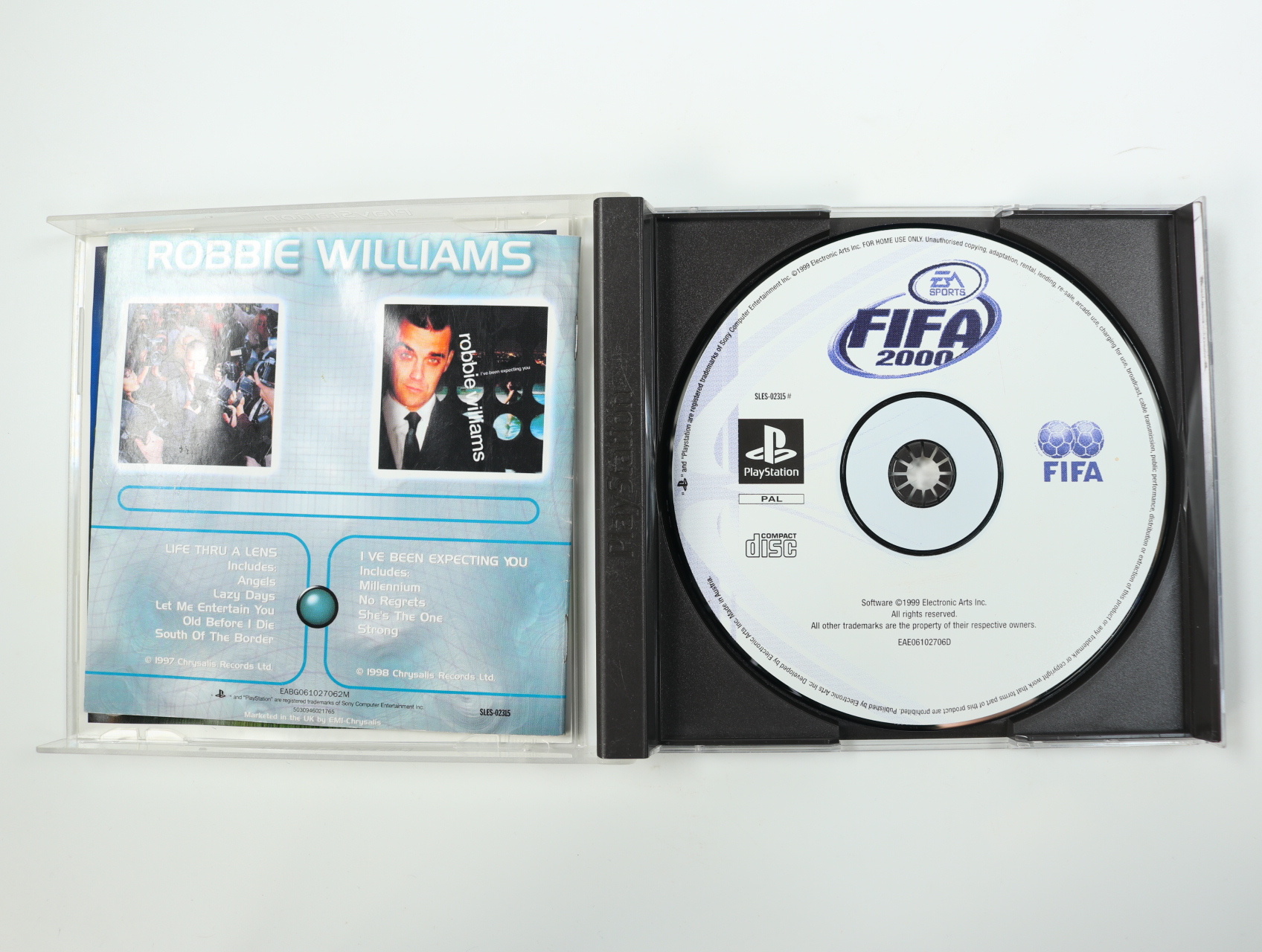 PlayStation 1 - FIFA 2000 - productfoto 3