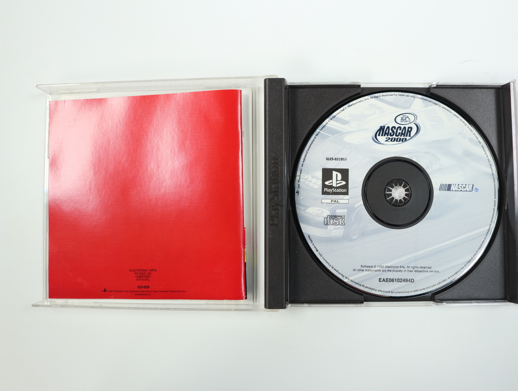 PlayStation 1 - NASCAR 2000 - productfoto 3
