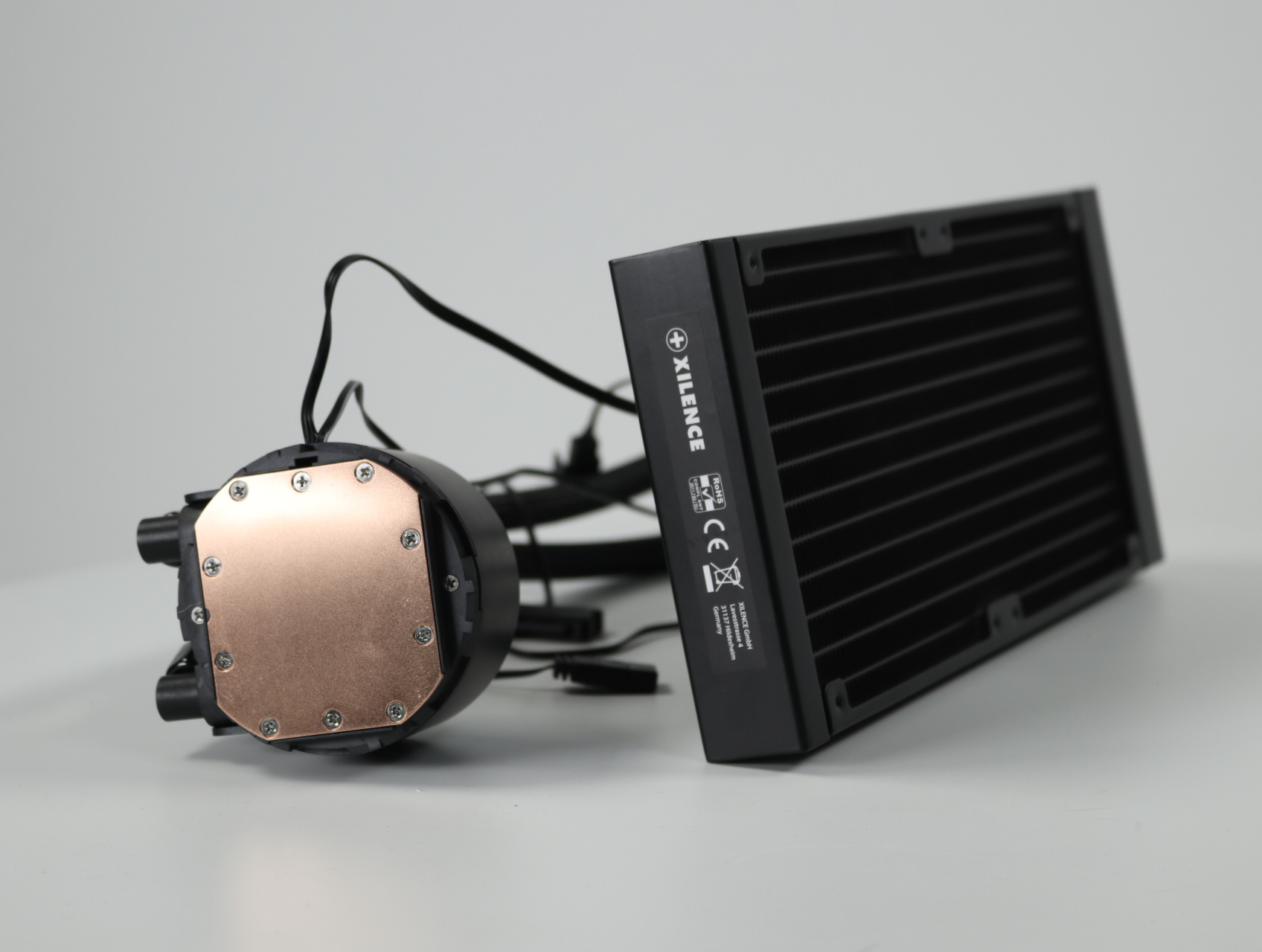 LQ240 ARGB - Zwart - Xilence - productfoto 3