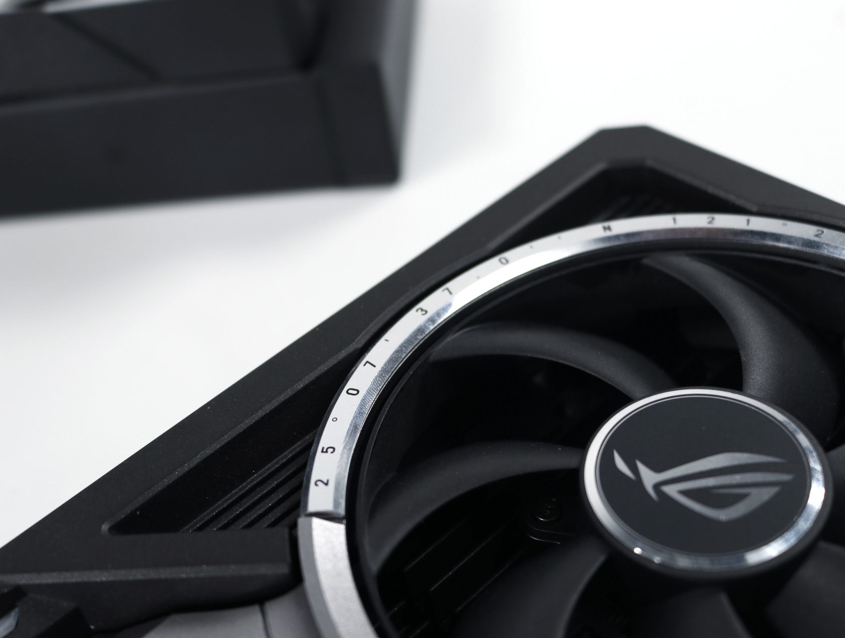 ROG Astral LC GeForce RTX 5090 32GB GDDR7 OC Edition - productfoto 6