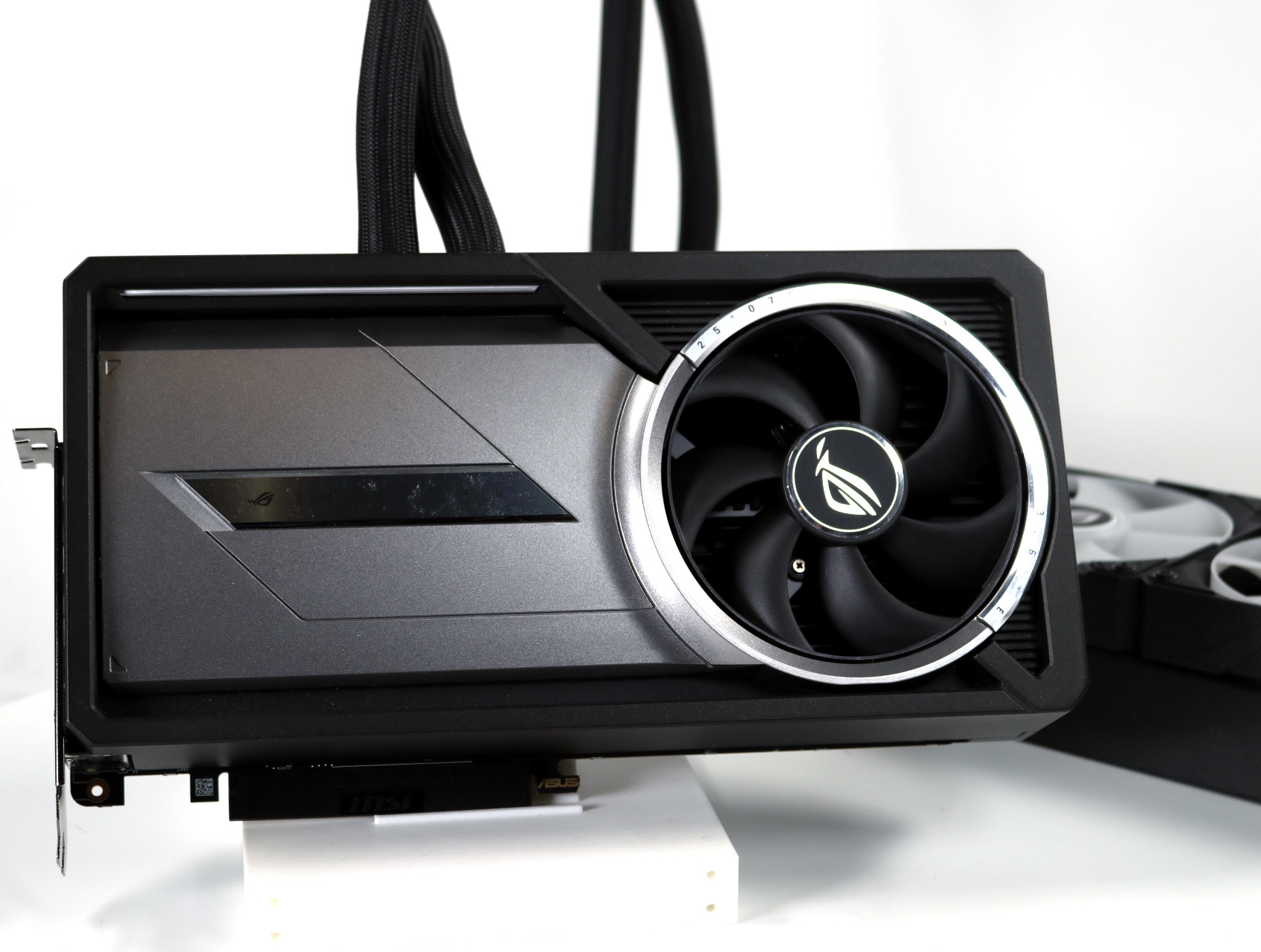 ROG Astral LC GeForce RTX 5090 32GB GDDR7 OC Edition - productfoto 2
