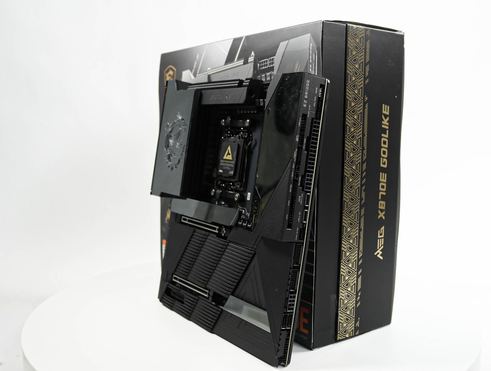 MEG X870E GODLIKE - productfoto 5