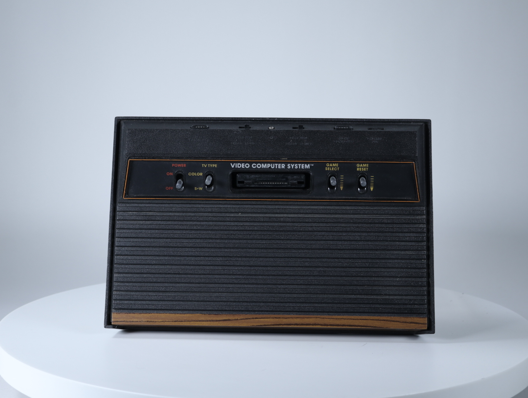 Atari 2600 - Console - 2600 Woody (CX-2600 AP) - Atari, Inc. - productfoto 2