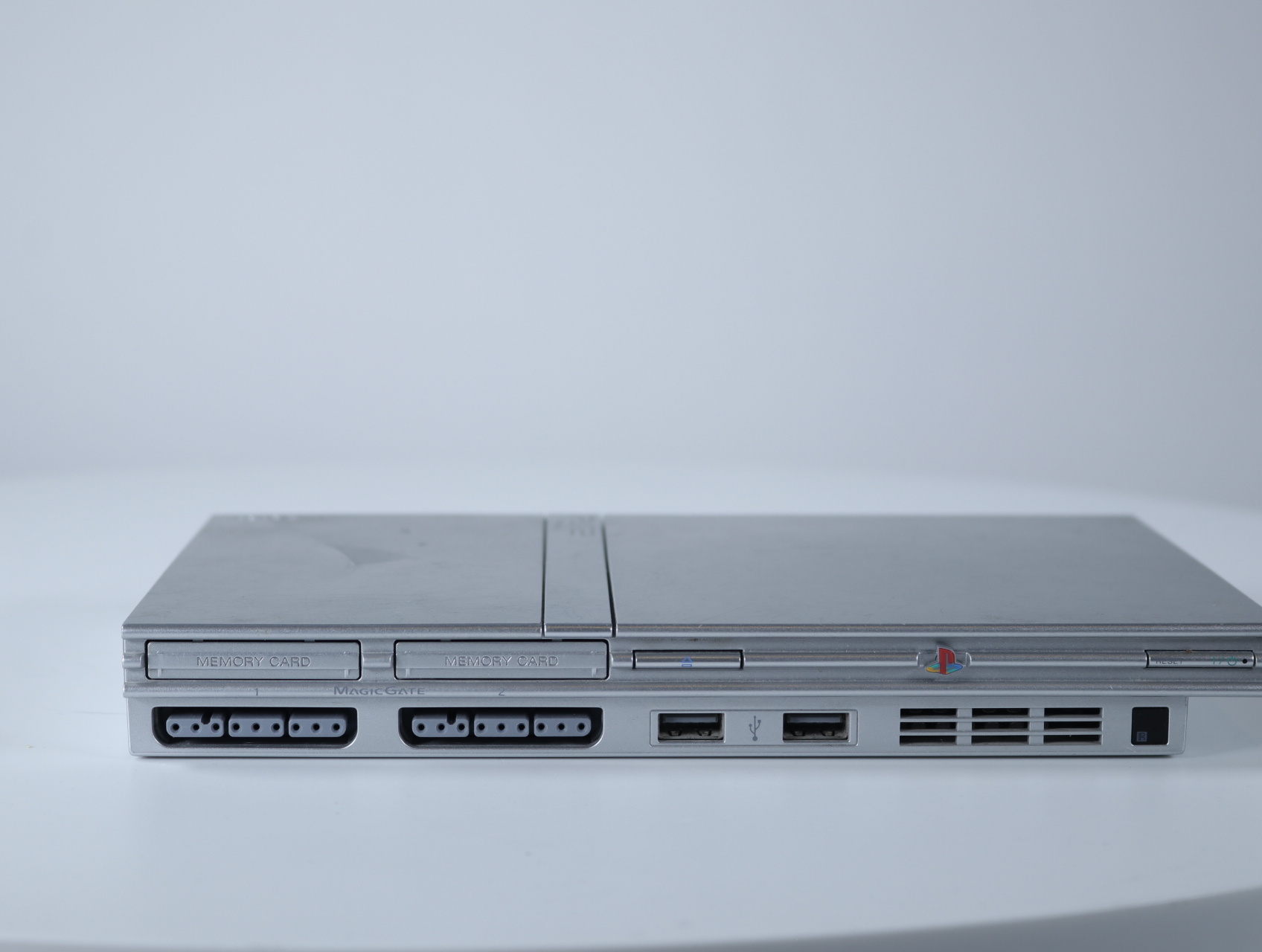 PlayStation 2 - Slim Console SCPH-75004 [Zilver / Deuk in bovenkant] - productfoto 3