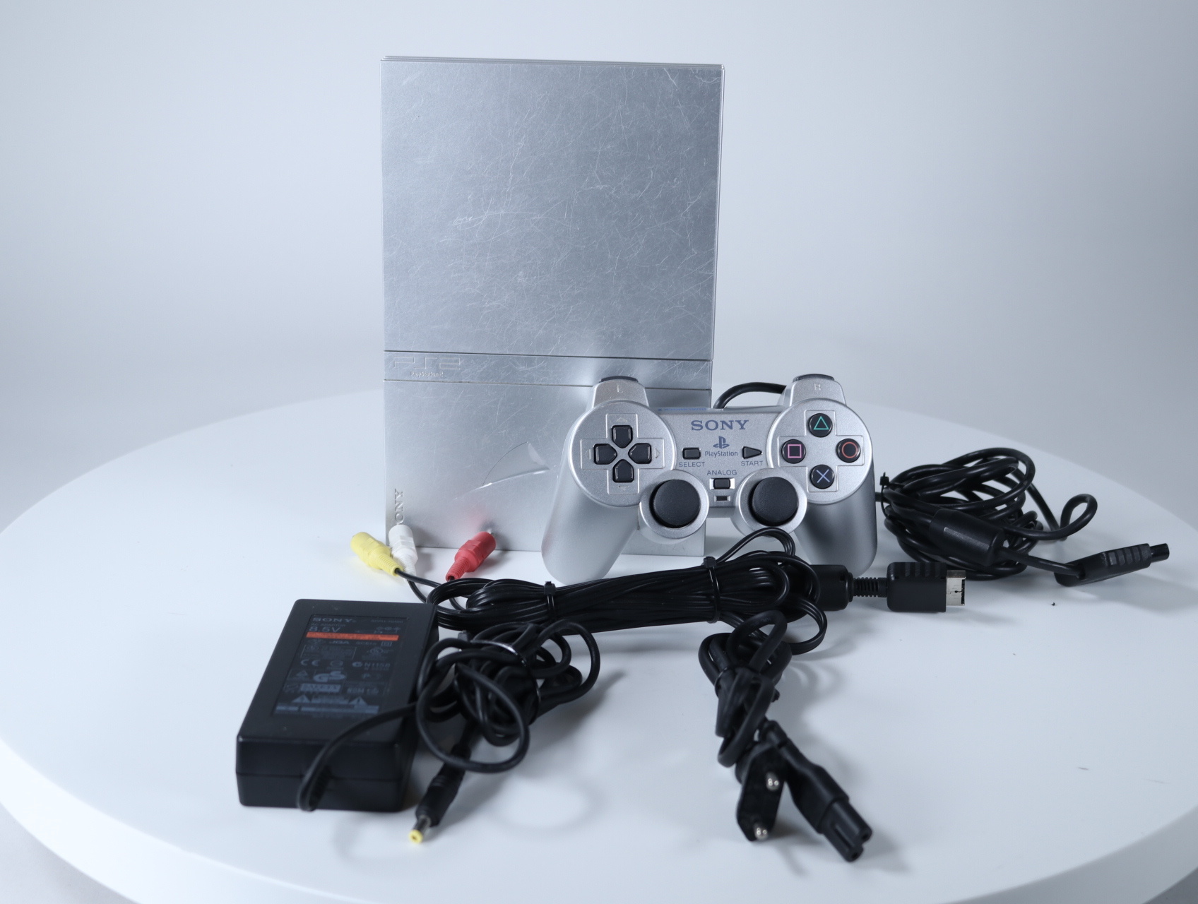 PlayStation 2 - Slim Console SCPH-75004 [Zilver / Deuk in bovenkant] - productfoto 4