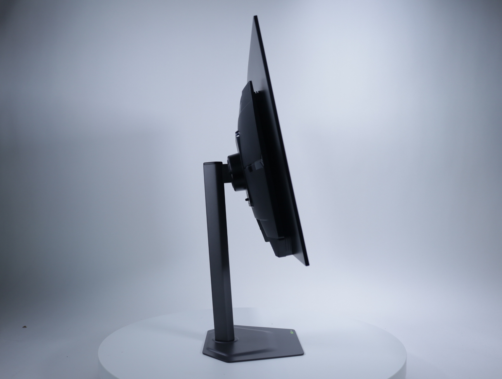 MO27Q28G | 27" | Quad HD | 280Hz | OLED -1 - productfoto 3