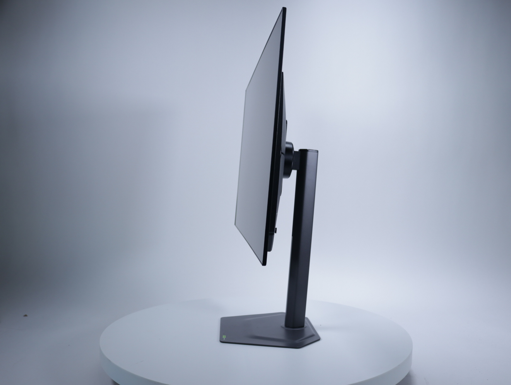 MO27Q28G | 27" | Quad HD | 280Hz | OLED -2 - productfoto 3
