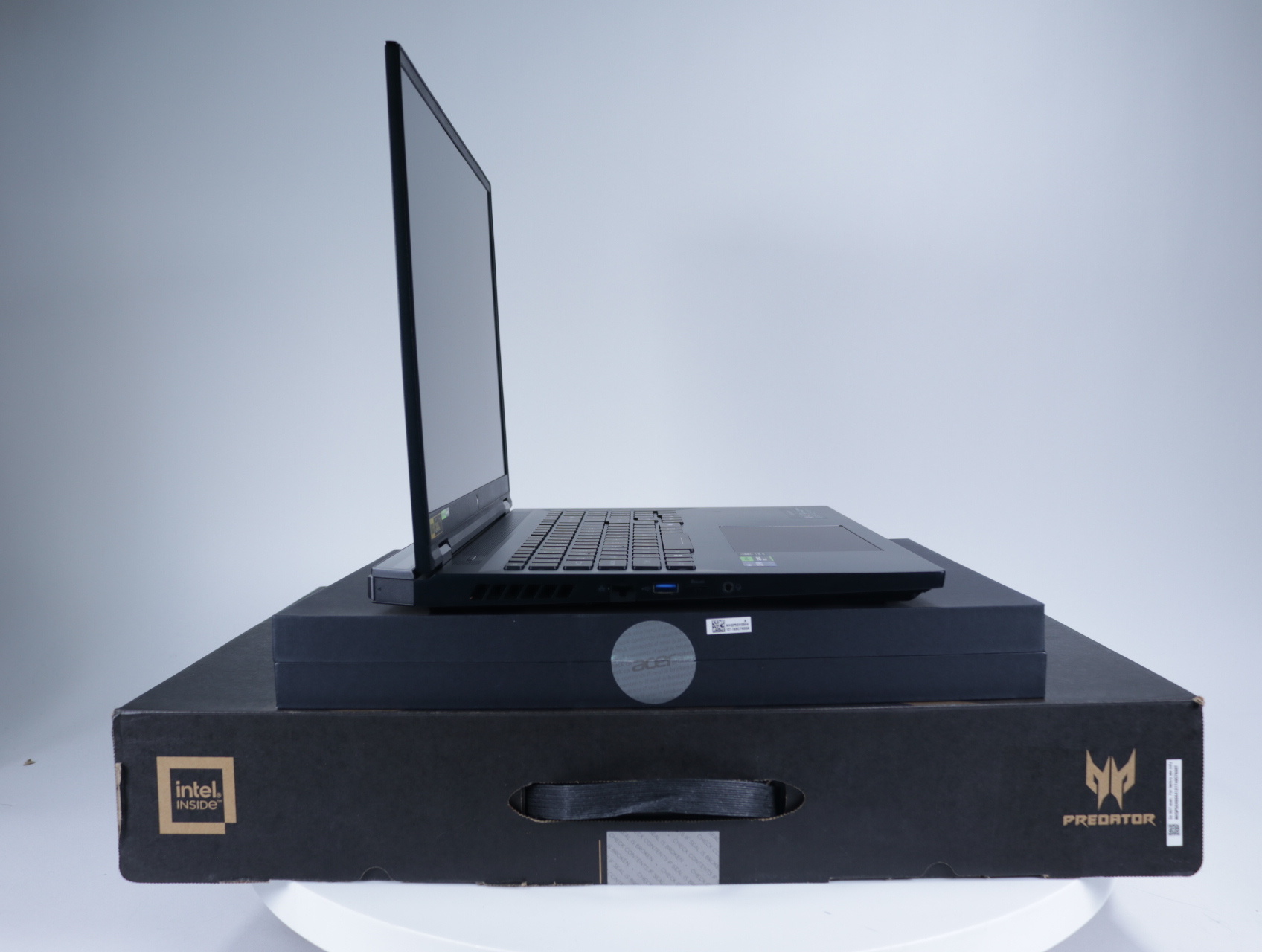 Predator Helios 18 PH18-72-97DH | 18" | Core i9 | RTX 4080 - productfoto 4