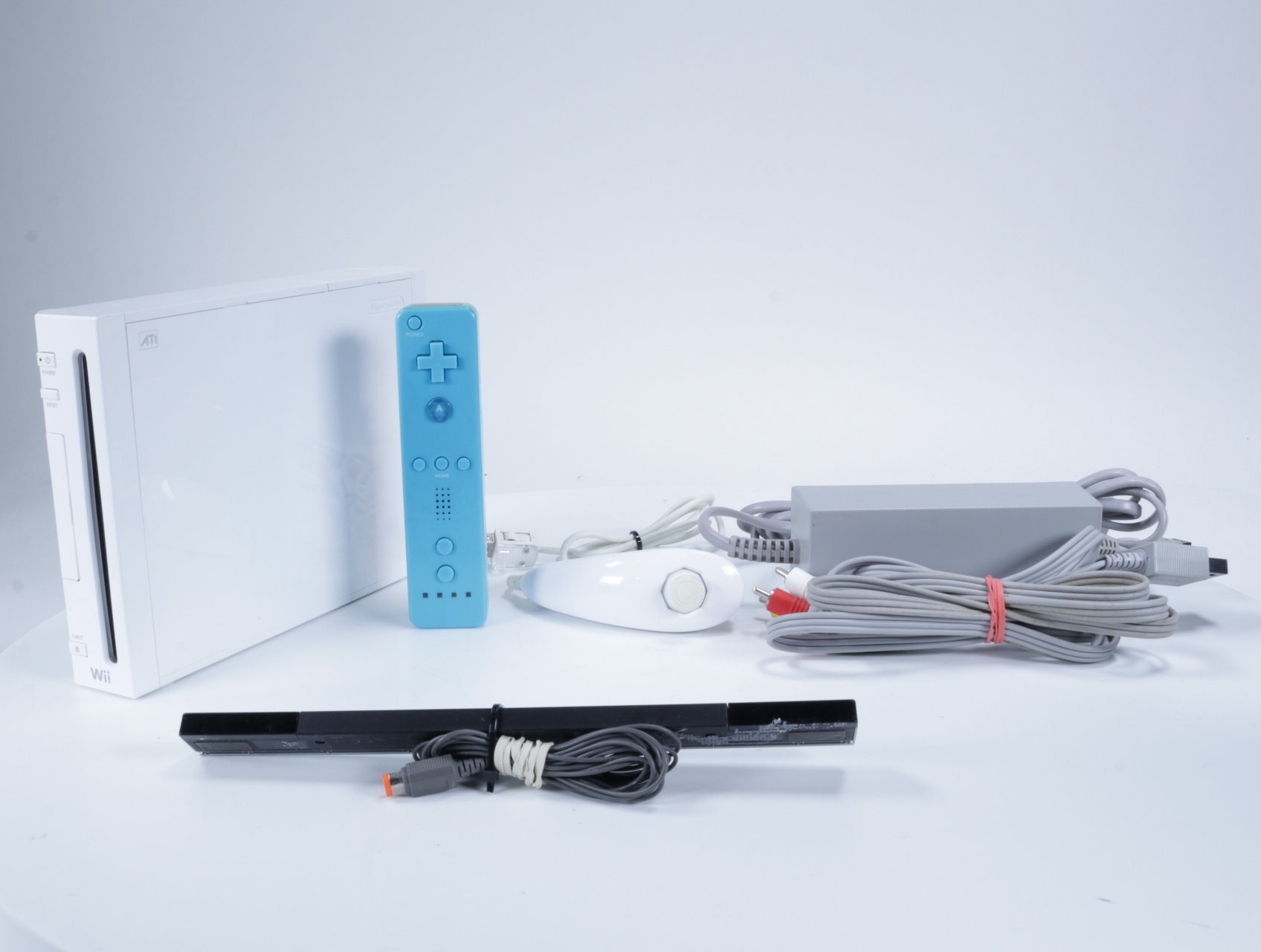 Wii - Console RVL-001 [Lichtblauwe Controller met Wit Klepje] - productfoto 2