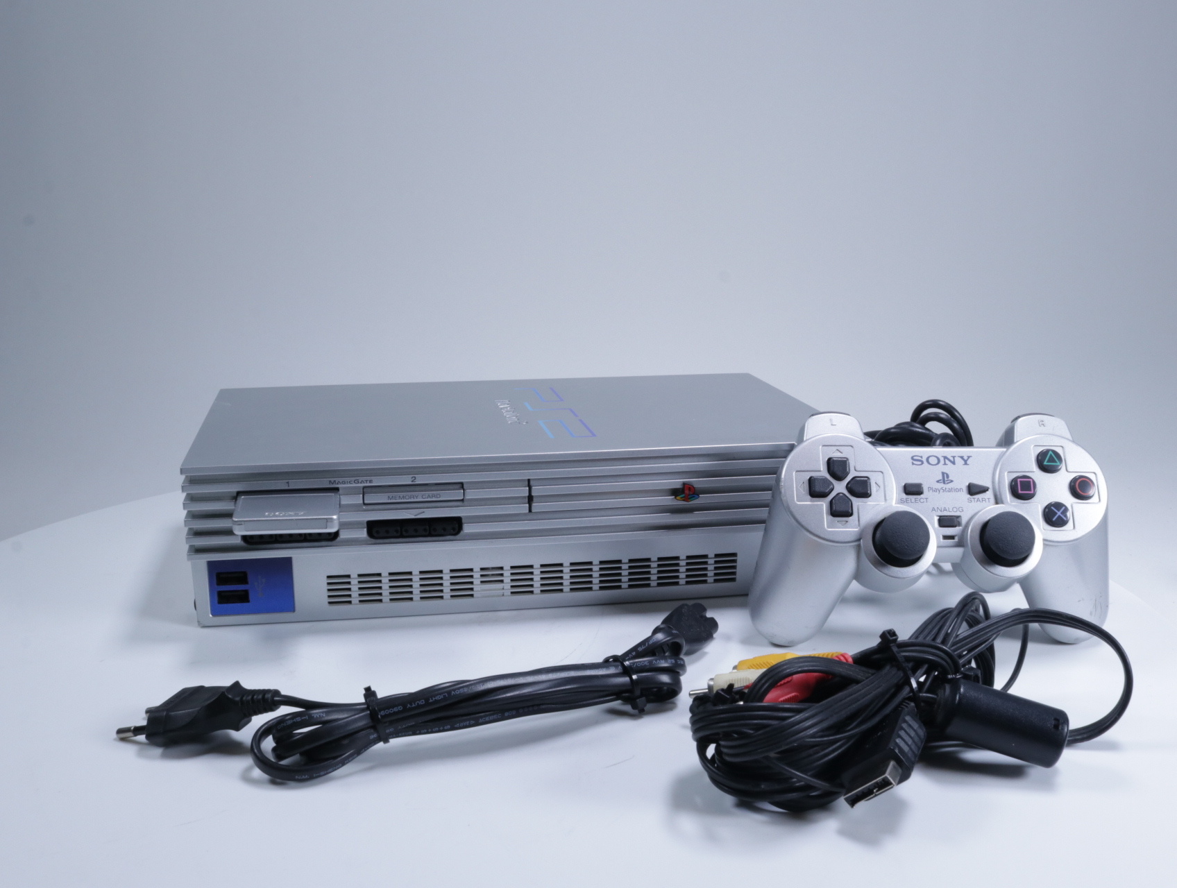 Playstation 2 - Console [Zilver / SCPH-50004] - Sony Computer Entertainment - productfoto 4