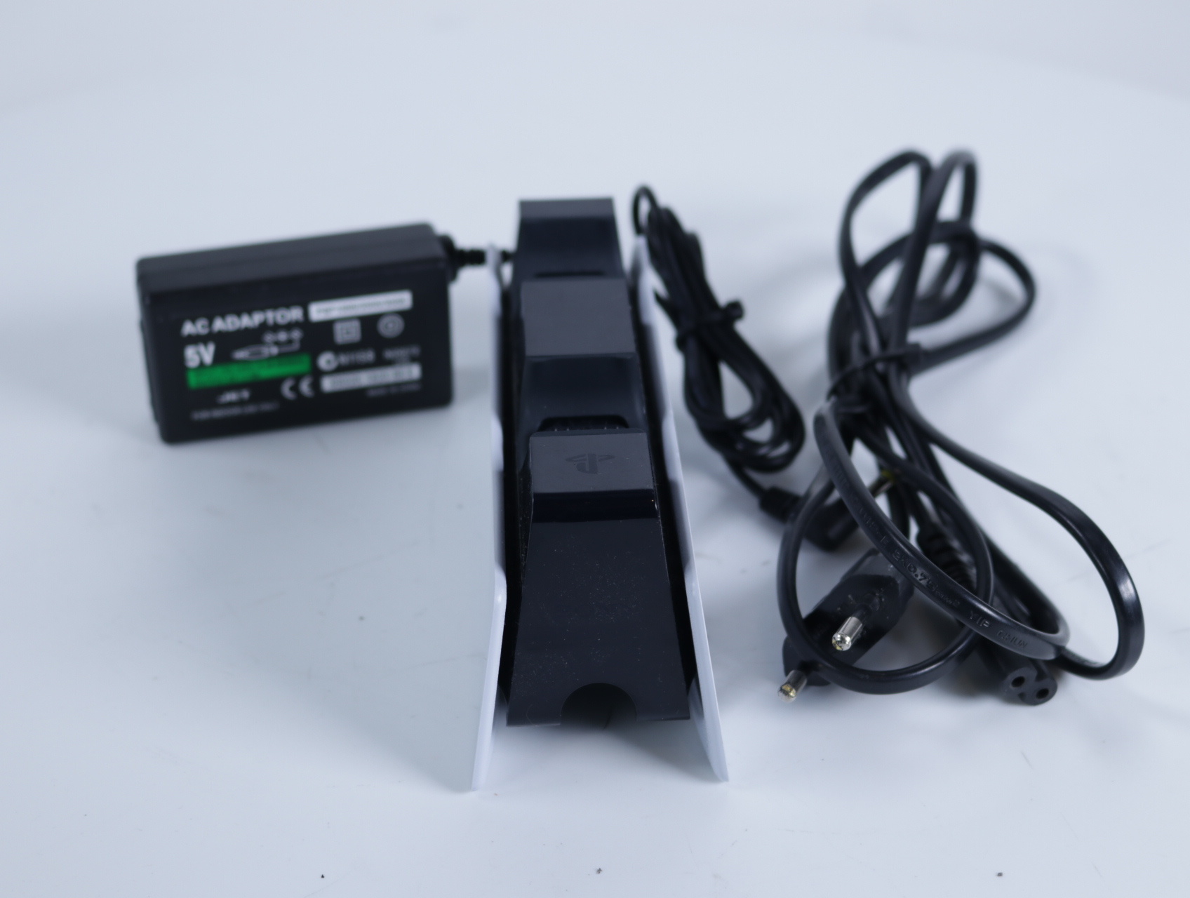 Playstation 5 - controller oplaad station - Sony - productfoto 2