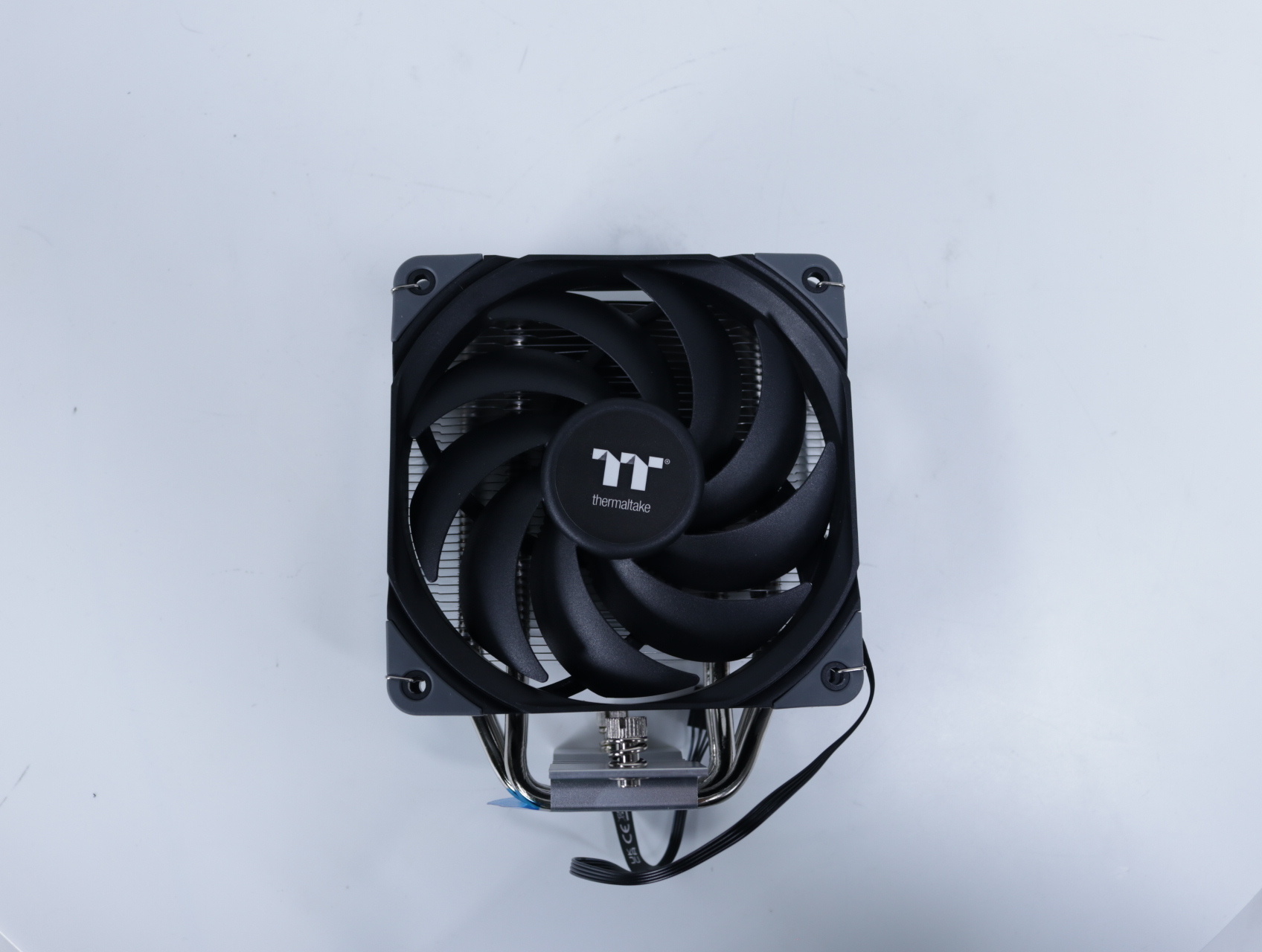 UX400 - Thermaltake - productfoto 2