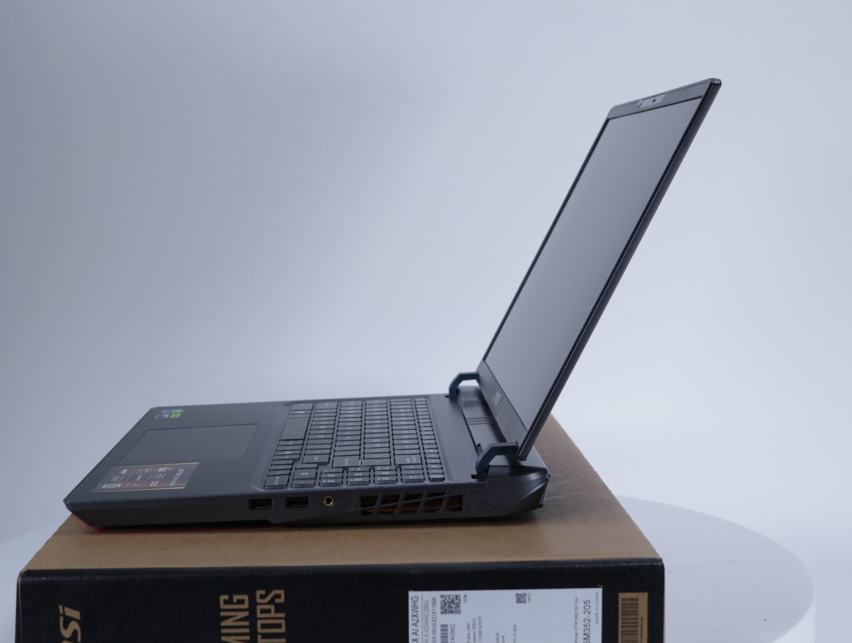 Vector 16 HX AI A2XWHG-205NL - MSI - productfoto 4
