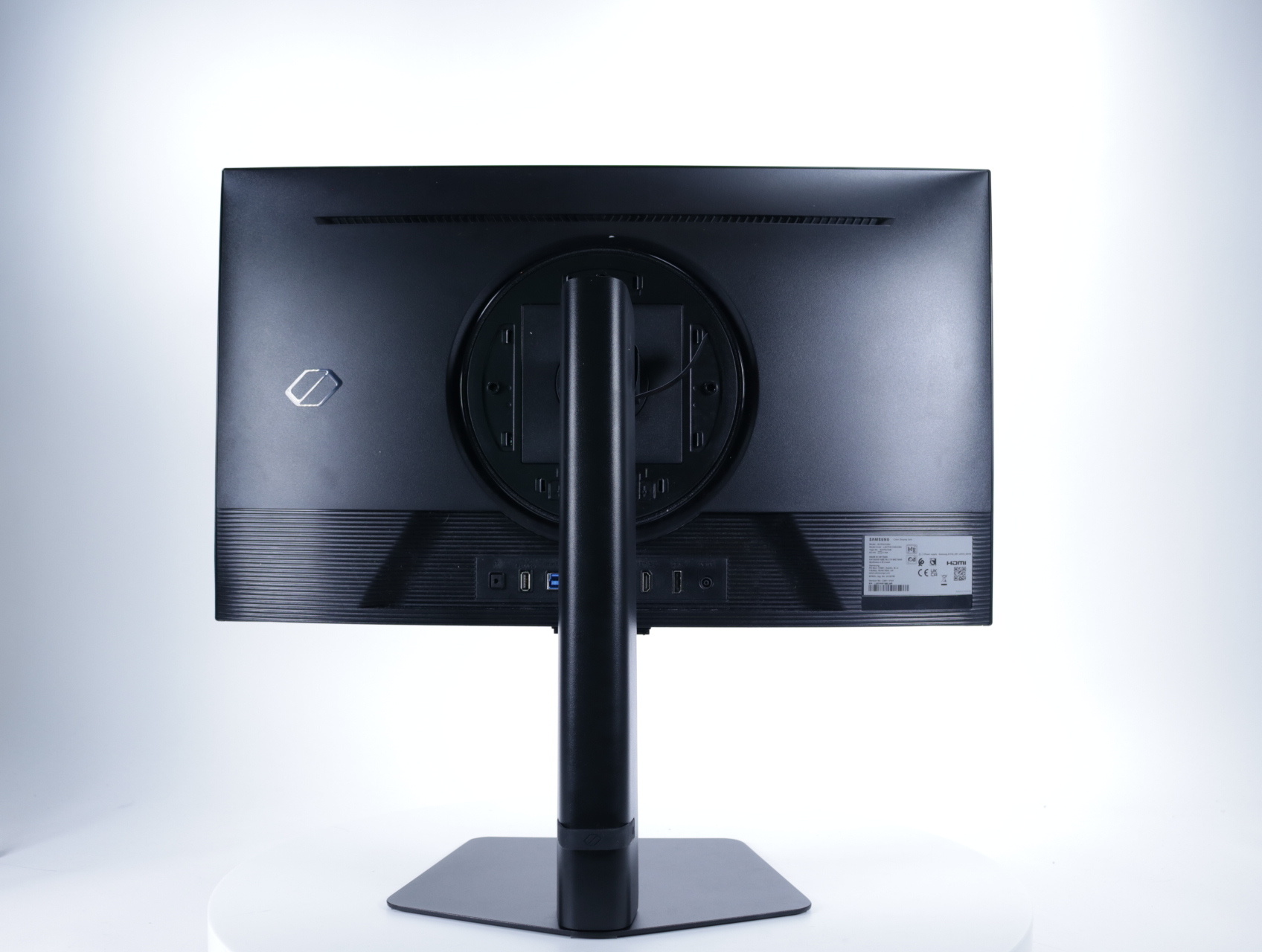Odyssey G7 G70F | Zwart | 4K - 180hz - 1ms - IPS - 27 inch - Samsung - productfoto 2