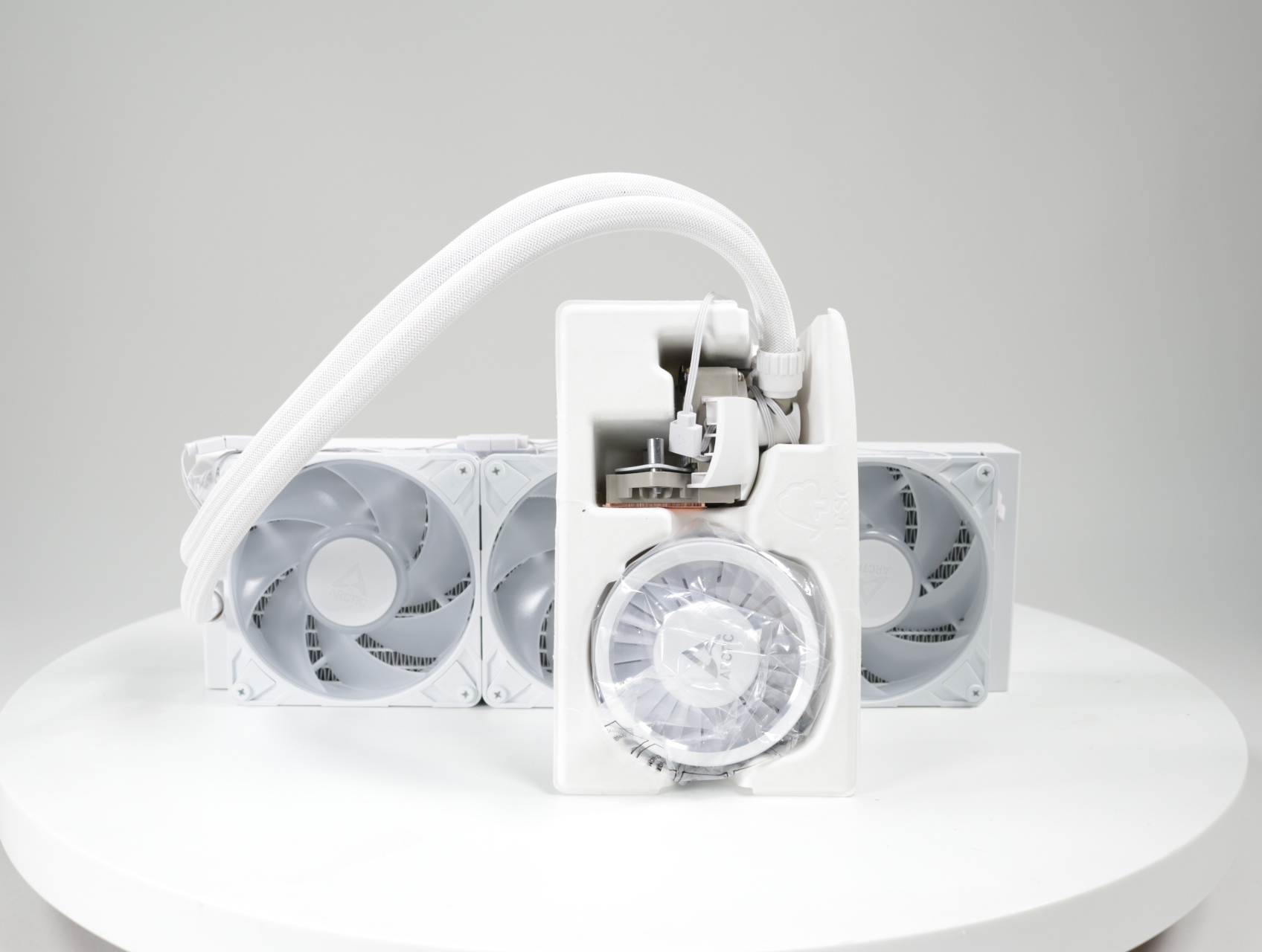 Liquid Freezer III Pro 360 A-RGB Wit - Arctic - productfoto 2