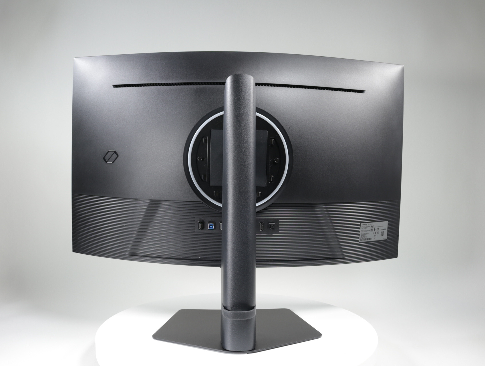 Odyssey G7 G75F 37" (FG756) Zwart | 4K - 165Hz, 1ms - VA - 37 inch - Samsung - productfoto 3