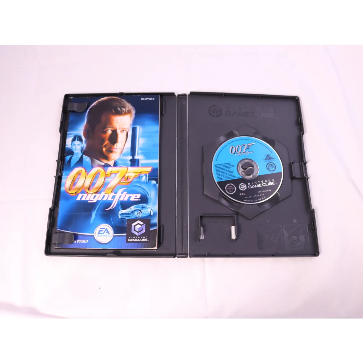 GameCube - James Bond 007: Nightfire - productfoto 3